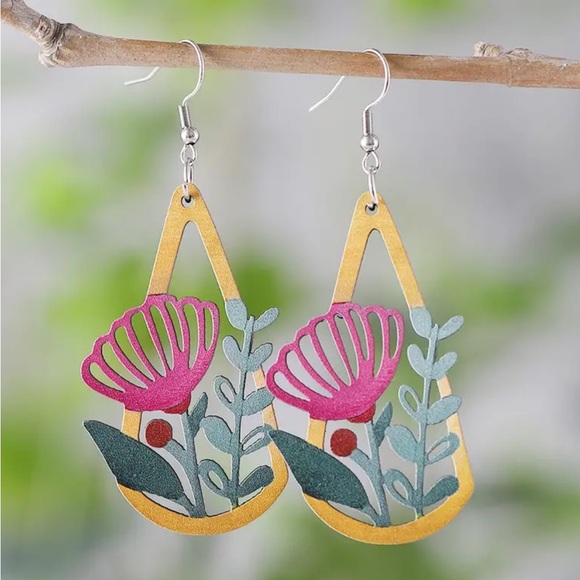 Floral Leaves Dangle Earrings - Picture 2 of 3